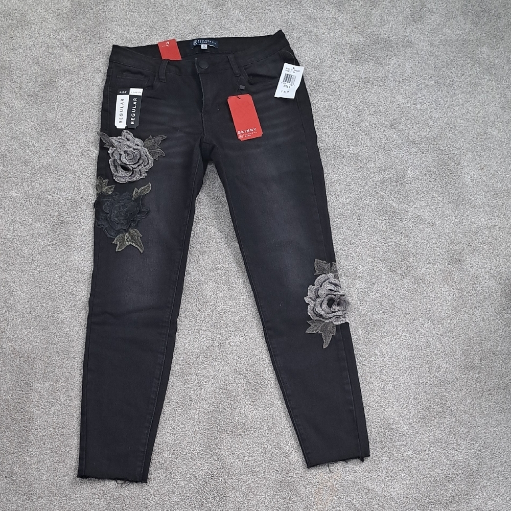 NWT Black Jeans with Floral Embroidery - Picture 3 of 6